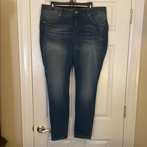 Brand New Torrid Premium Bombshell Skinny Jeans Size 18 Regular